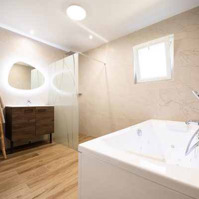 lovely room 24 gite couple sarlat loveroom salle de bain baignoire balneo (5)